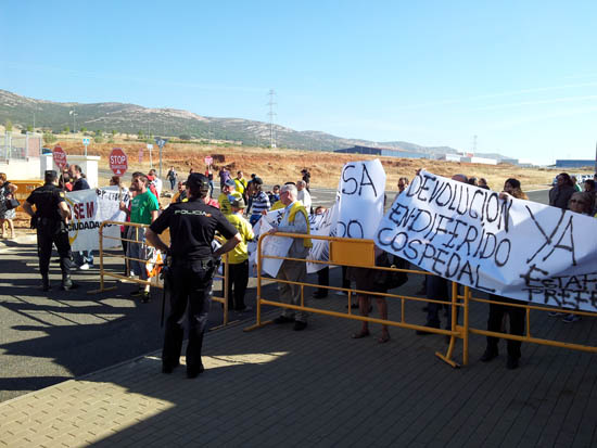 Concentración de protesta durante la visita de Cospedal, el pasado 8 de octubre