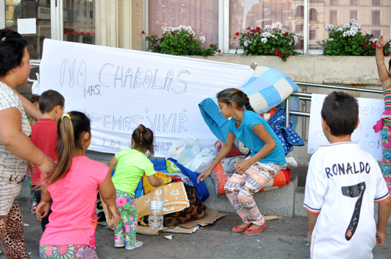 familias-gitanas-en-el-ayuntamiento-01