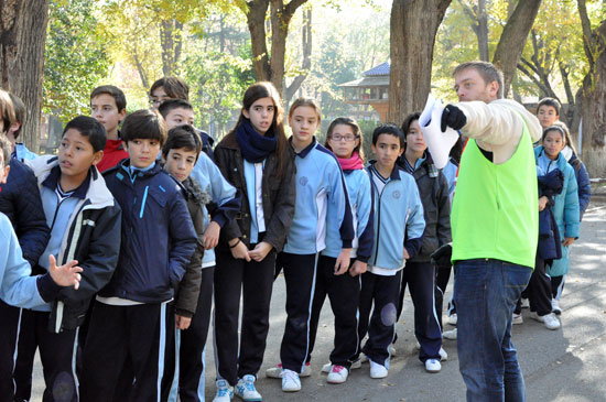 Alumnos de Ciudad Real trotan por el mundo sin salir del Parque Gasset