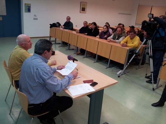 Miembros de la plataforma de interinos despedidos (Foto de archivo)