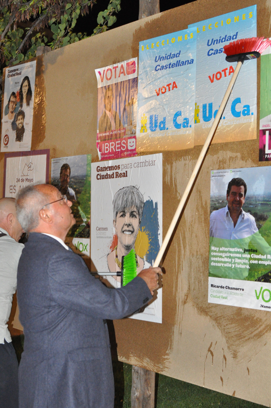 unidad-castellana-pegada-de-carteles-02