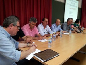 Herminio Sobrino, primero por la izquierda, durante una de las asambleas del club.