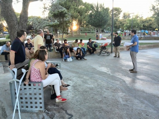 asamblea ganemos con vecinos puerta de Toledo 01