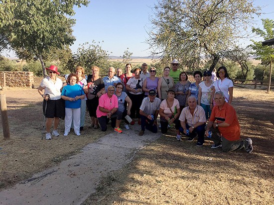 Los-participantes-este-viernes-en-la-cita-senderista,-en-la-Huerta-Cuéllar