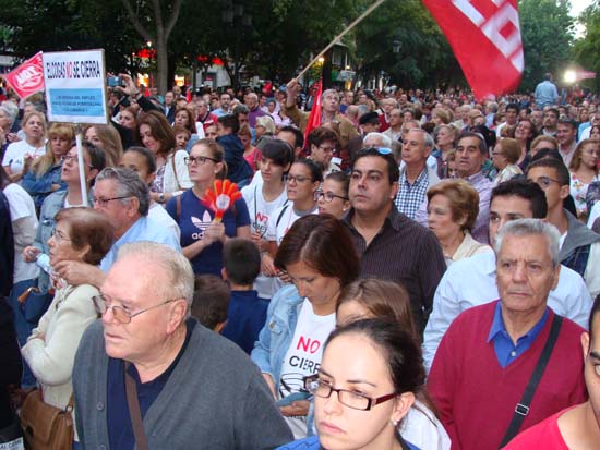 Manifestantes durante un acto de apoyo a los trabajadores de Elcogas en Puertollano