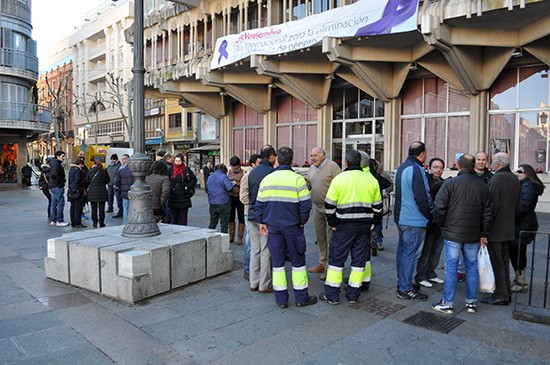concentracion-protesta-examen-operarios-01