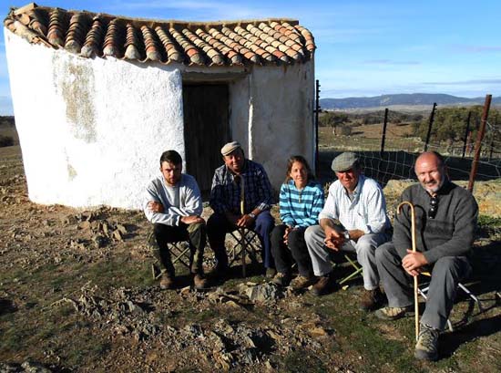 De izquierda a derecha: Aitor (hijo de Manuel), Antonio, Silvia (voluntaria), Manuel y Vicente Luchena