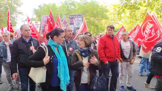 La alcaldesa de Puertollano, Mayte Fernández, durante una de las manifestaciones de apoyo a los trabajadores de Elcogas