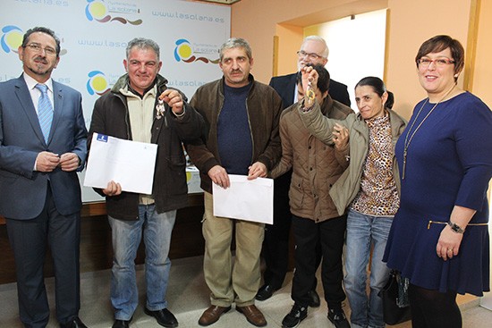 Carmen-Olmedo---entrega-viviendas-sociales-en-La-Solana-1