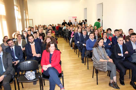 Adelante3