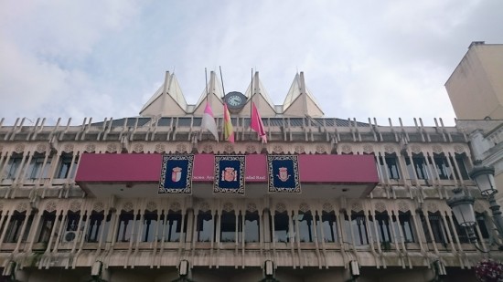 banderas a media asta