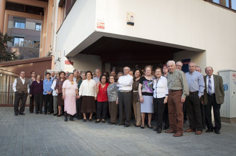Los jubilados del Centro de Mayores II se movilizan para exigirle a la Junta su baile de los domingos