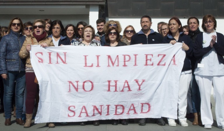 Los trabajadores de limpieza del Hospital de Ciudad Real denuncian su situación laboral