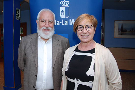 El-Director-del-ICS,-Juan-Atenza,-y-La-Directora-General-de-Planificación,-Ordenación-e-Inspección-Sanitaria,-María-Teresa-Marín