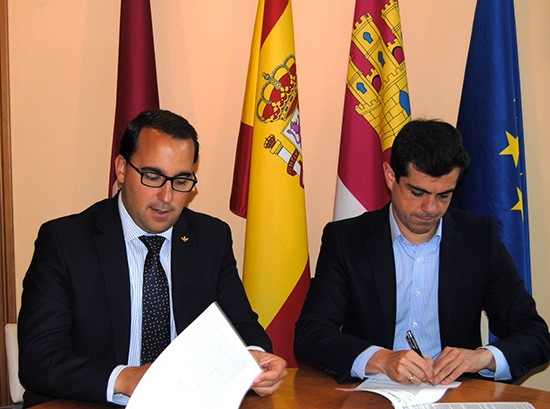 Foto.Firma-convenio-Globalcaja