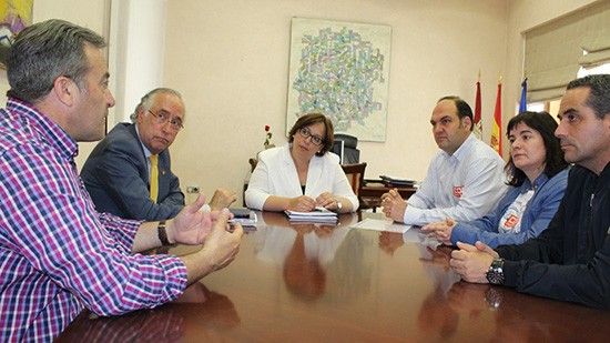 Carmen-Olmedo---Reunion-CCOO-contratas-JCCM