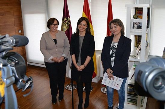 VISITA-DIRECTORA-DEL-INSTITUTO-MUJER