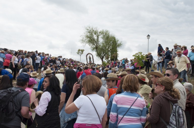 15.000 romeros en Alarcos: El Ayuntamiento agradece el «especial cuidado» con el que se trasladó la imagen de la Virgen hasta la ermita