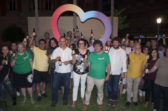 Unidos Podemos pegada de carteles1