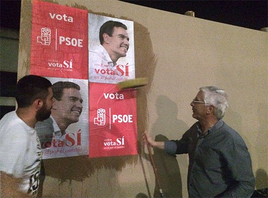 psoe-pegada-de-carteles-1