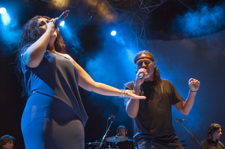Concierto de Camela: Ciudad Real le canta cumpleaños feliz a Ángeles Muñoz