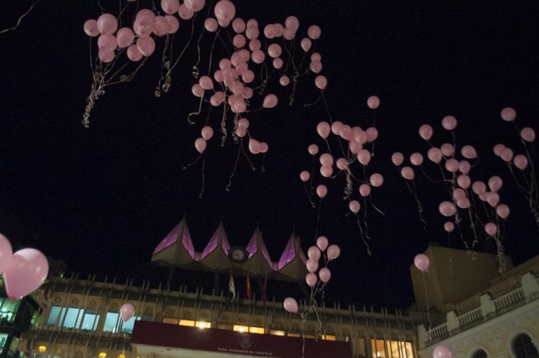 La marea rosa de AMUMA tiñe la ciudad de esperanza