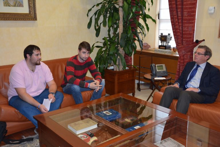 Comunicado: El Colectivo Estudiantil reclama una rebaja del precio de los grados y la convocatoria de becas de emergencia