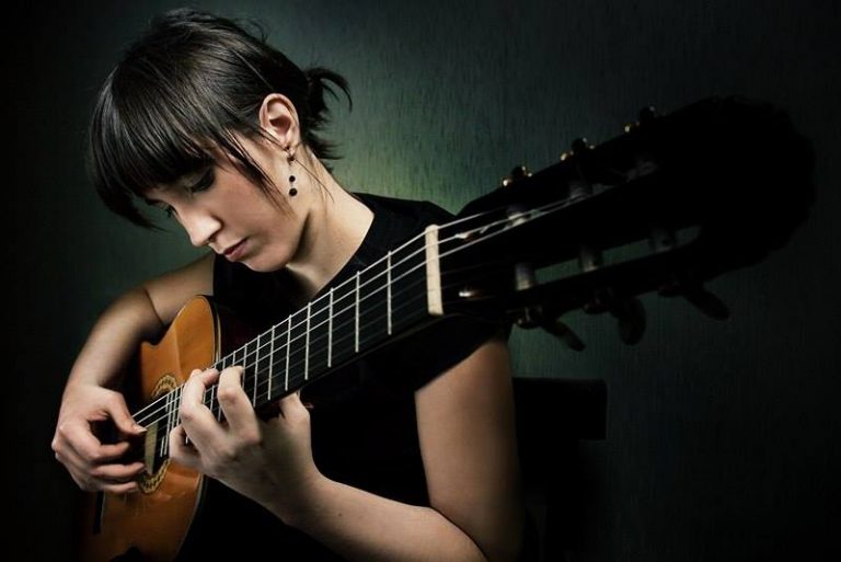 La guitarrista puertollanera Silvia Nogales, protagonista en el Museo Altamira con seis micro-conciertos