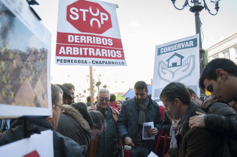 Cientos de firmas por el indulto para los condenados a demoler su viviendas en La Pedregosa y El Chaparrillo