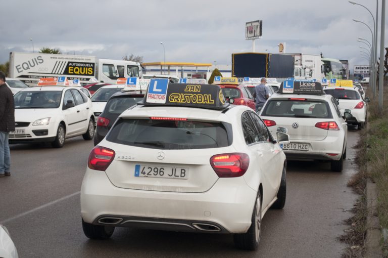 Las autoescuelas podrán abrir a partir de este lunes con un tercio del aforo en los territorios en fase 2