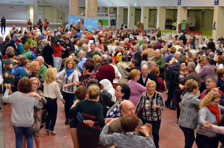 El Consistorio contrata el <i>catering</i> de la fiesta de mayores del Carnaval por 5.200 euros