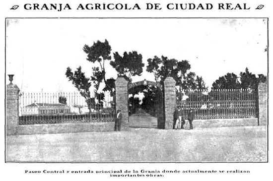 puerta-granja-avicola