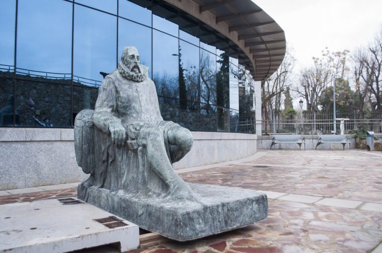 El basamento y los bajorrelieves del monumento a Cervantes están también en el Museo del Quijote