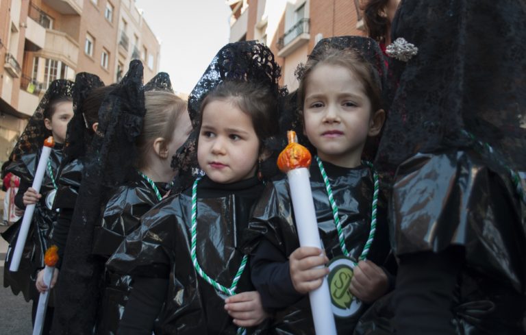 Los alumnos del Colegio San José de Ciudad Real se preparan para su tradicional salida procesional por las calles de la ciudad