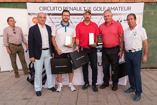 Ganadores,-junto-a-Eloy-Carrillo,-responsable-de--Renault-Aries-Ciudad-real,-y-José-Poblete,-presidente-de-Golf-Ciudad-Real
