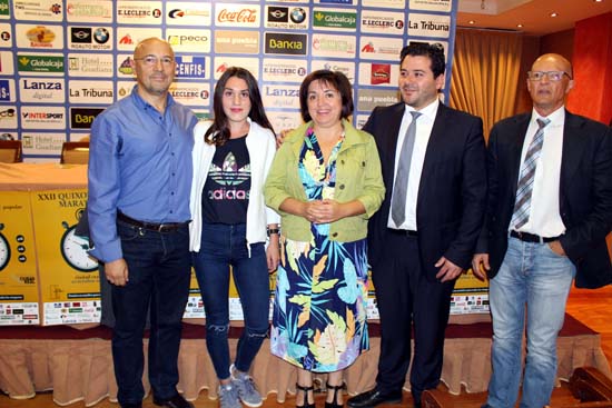maraton 2 los 5 intervinientes al final Federacion con invitada ayuntamiento diputacion y ADAD