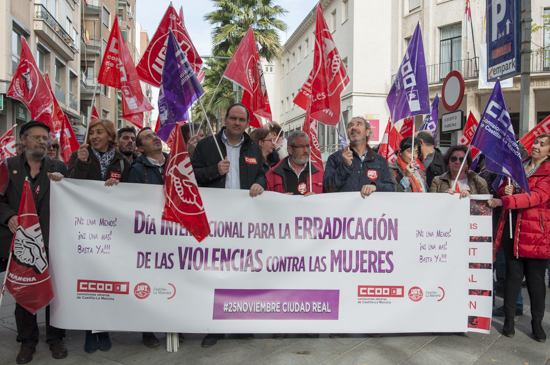 UGT y CCOO se concentran en defensa de los servicios públicos y en ...