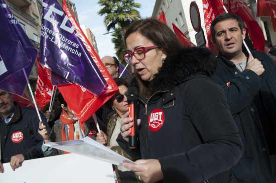 UGT y CCOO se concentran en defensa de los servicios públicos y en ...