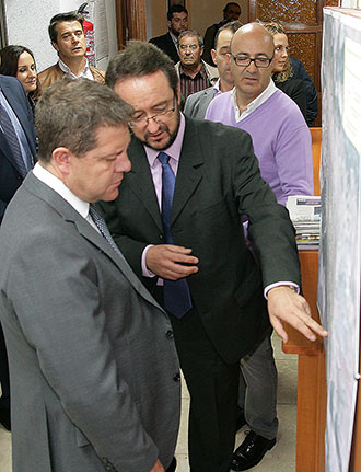 El-alcalde-Toledano-y-el-presidente-Page,-en-la-visita-que-éste-cursó-hace-poco-más-de-un-año-a-Brazatortas