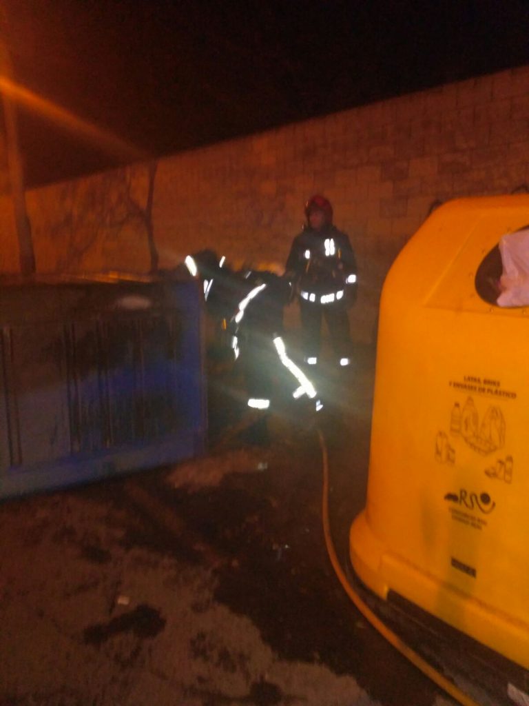 Ciudad Real: Otra vez quemado un contenedor de la calle Amanecer
