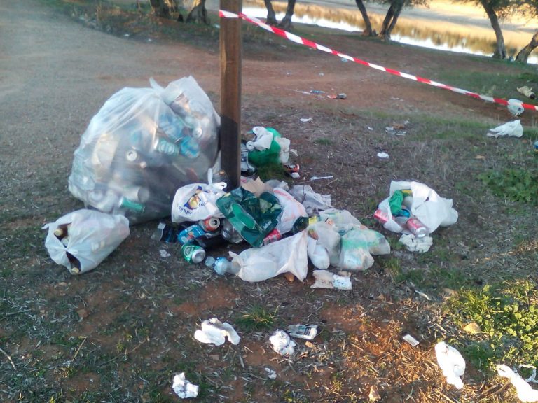 El pantano del Vicario convertido en basurero