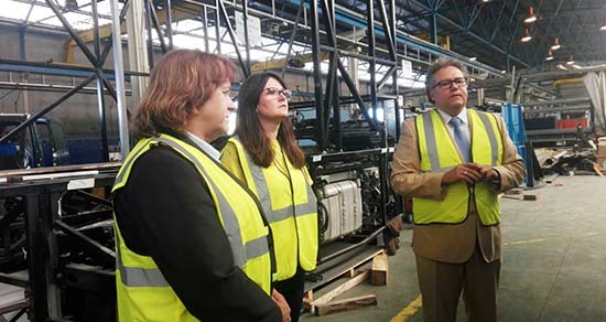 Agustin Espinosa en visita a empresa (archivo)