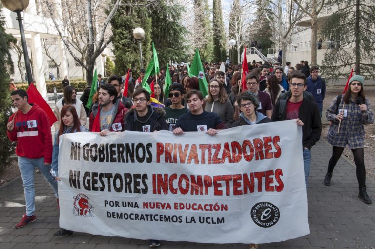 Huelga estudiantil: Exigen la dimisión del rector por su «mala» gestión al frente de la universidad