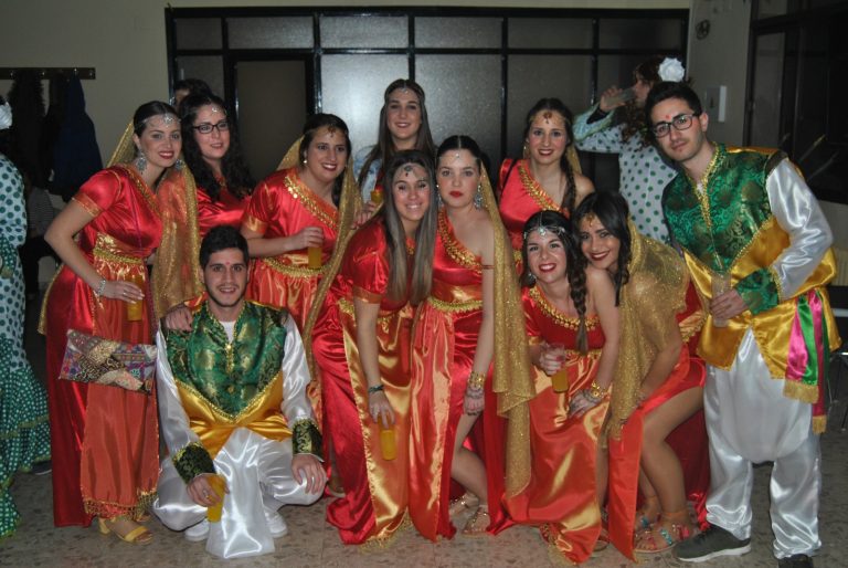 Valverde disfruta de sus carnavales con bailes y desfiles