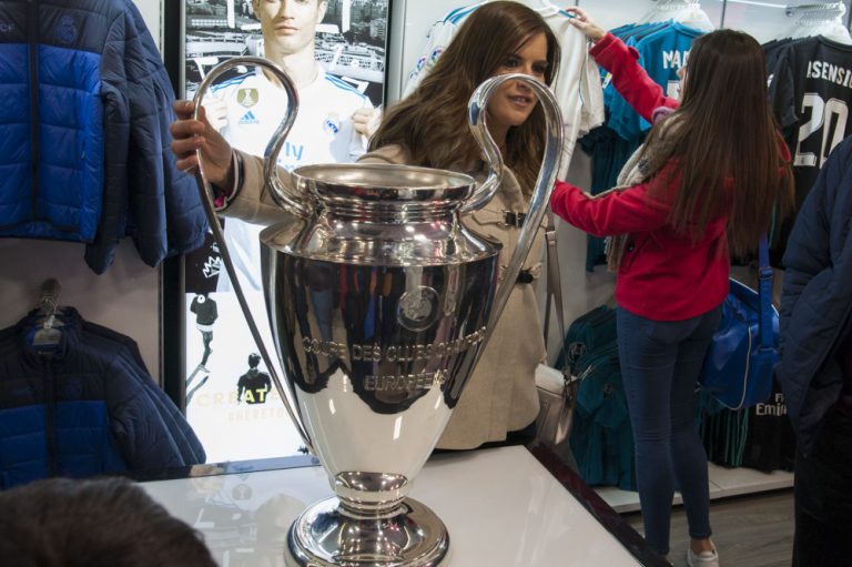 La Champions enseña las orejas: El autobús del Real Madrid aparca en el Torreón