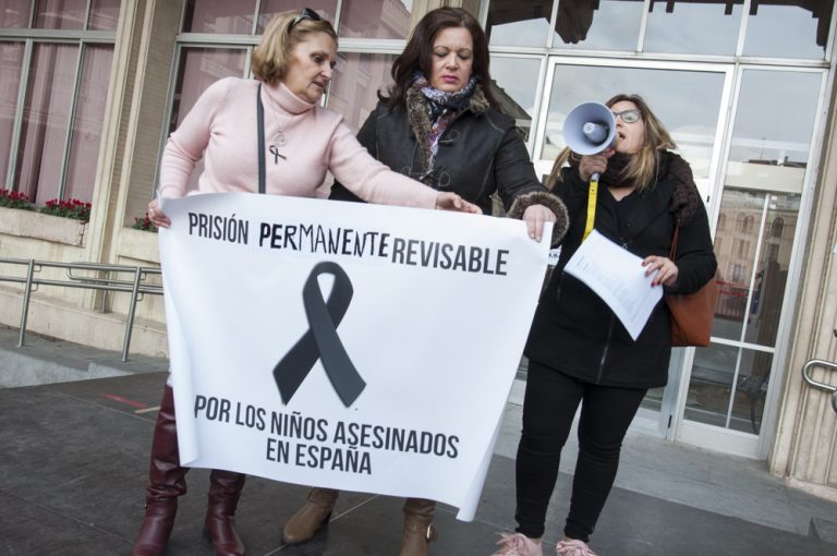 Ciudad Real: Recogida de firmas en la Plaza Mayor contra la derogación de la prisión permanente revisable