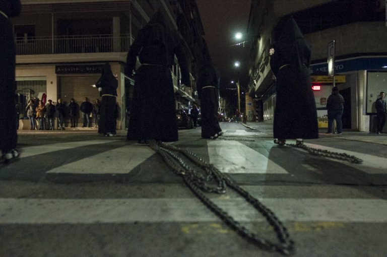 Encadenados al silencio