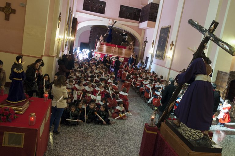 Ciudad Real: Los alumnos de San José visitan en procesión a las Hermanas Carmelitas