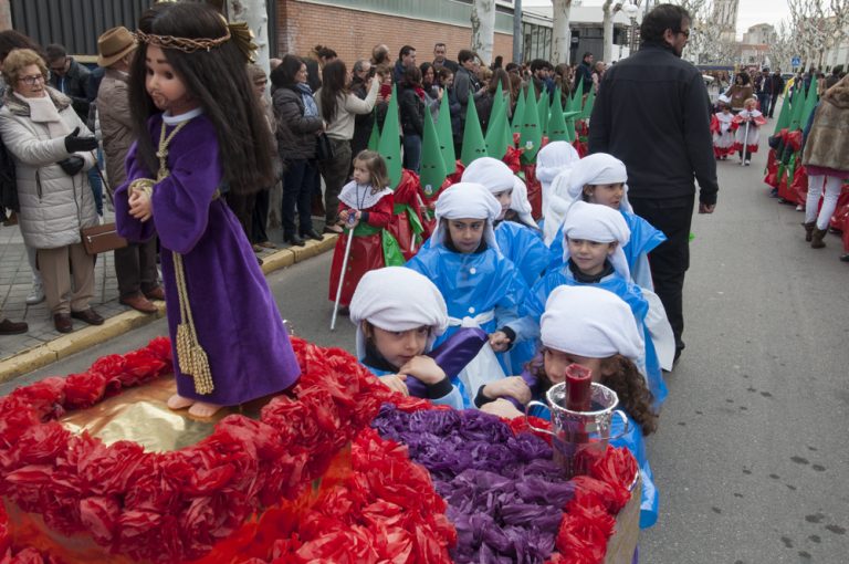El Viernes de Dolores despunta con la procesión infantil de los Marianistas