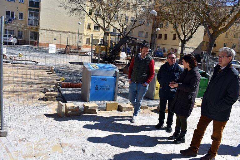 La alcaldesa de Ciudad Real visita una quincena de obras de mejora de acerados y asfaltados